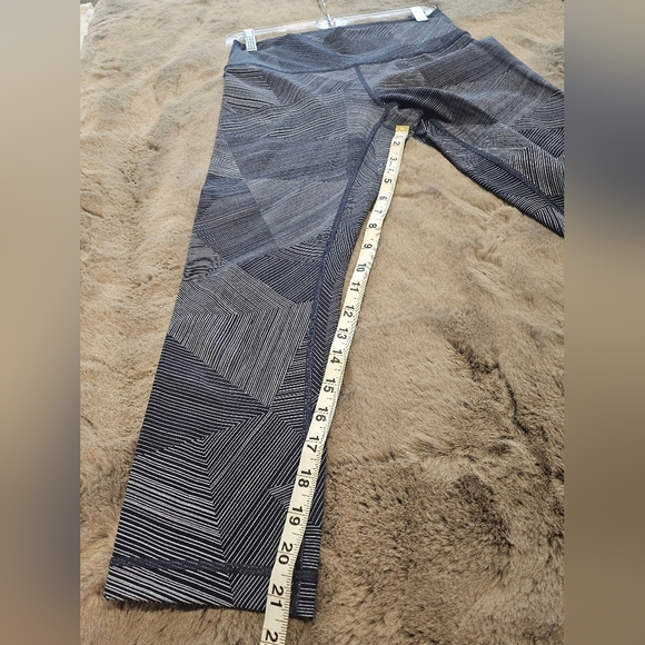 lululemon  Wunder Under Crop "Etch Hail Midnight, 8 - Picture 6 of 6